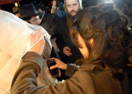 Хиена Ривка Волков