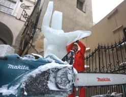 Sculptor Miroslav Dedishin