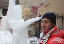 Sculptor Miroslav Dedishin