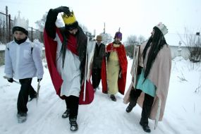 Young people in the suits of fairy-tales heroes are going to sing carols