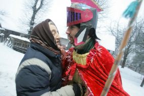 Chrislmas caroler speaks to an old woman