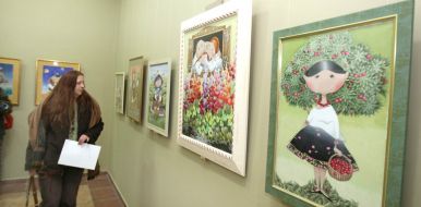 A visitor examines pictures