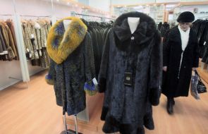 A woman chooses a fur coat