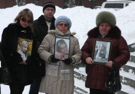 Relatives of deads because of domestic gas explosion in the house in Dnepropetrovsk