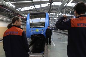 Launch of the first domestic train of subway