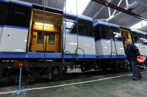 Launch of the first domestic train of subway