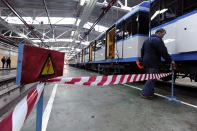 Launch of the first domestic train of subway