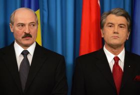 Віктор Ющенко та Олександр Лукашенко