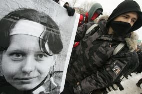 The action participant holds the picture of the lost journalist Anastasiya Baburova