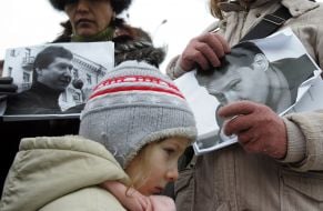 The action participants hold the pictures of the lost advocate Stanislav Markelov