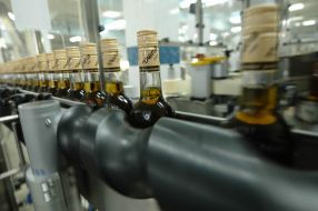 Automated line of overflow of cognac