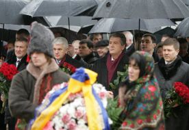 Покладання квітів до пам’ятника Михайлу Грушевському