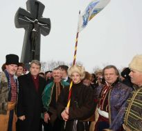 Viktor Yushchenko  is taken pictures with cossacks