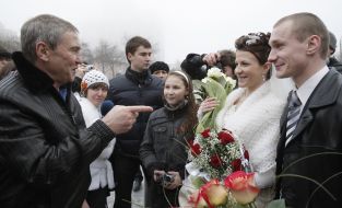 Leonid Chernovetsky and newly-weds