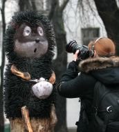 A photographer takes picture ”Hedgehog in fog” monument