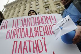 ”Youth is the hope of Ukraine” фctivists during the mass meeting