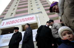 Apartment warrants handing ceremony