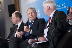 Арсеній Яценюк, Джордж Сорос та Кріс Паттен