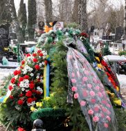Венки на могиле Михаила Михайлюка