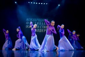 ”Friends dancing corporation” dance folk band