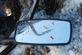 Боковое зеркало автобуса
