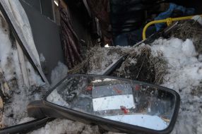 Боковое зеркало автобуса