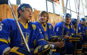 Players of the National combined team of Ukraine on hockey