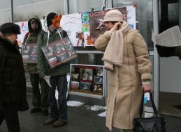 Активисты общественной инициативы ”Люди за права животных”