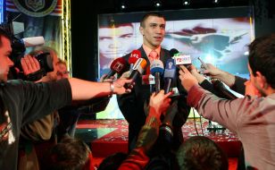 Photo news Lomachenko handed Val Barker Trophy UNIAN