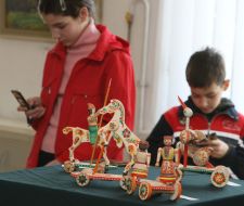 Дети на выставке