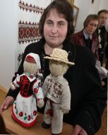 Посетительница выставки