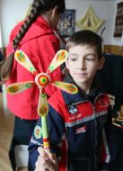 Мальчик держит игрушку