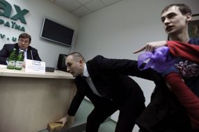 Guard service employee