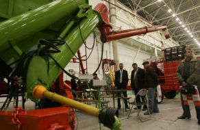 Domestic grain loader mechanical