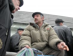 Рабочие во время забастовки