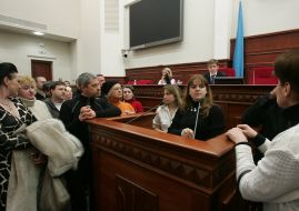 Representatives of picketing participants