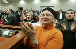 Representatives of picketing participants