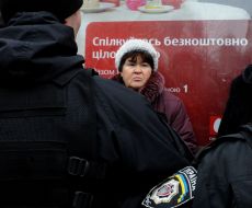 The militia employees hinder to blocking motion