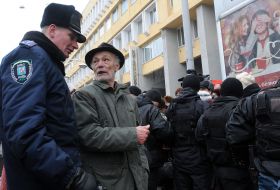 ”Berkut” special division fighters hinder to blocking motion