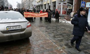 ”Kiev” bank depositors block motion