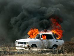 Палаючий автомобіль