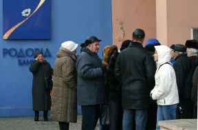 «Rodovid bank» depositors stand in a queue near ATM