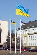 Официальный флаг Закарпатской области, флаг Украины и флаг Ужгорода
