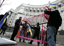 Picketing of The Cabinet