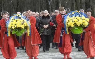 Ceremony of laying-on of flowers to the monument to Taras Shevchenko