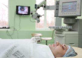 Пациент в центре ”Микрохирургия глаза”