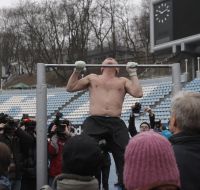 Kiev’s mayor demonstrates sporting form