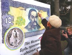 The mass meeting participant paints the portrait of Mazepa