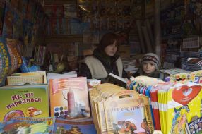 «Petrovka» book market salesman with a son