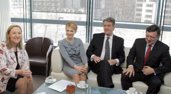 Yuliya Timoshenko, Viktor Yushchenko, Jose Manuel Barrosu and Benita Ferrero-Waldner